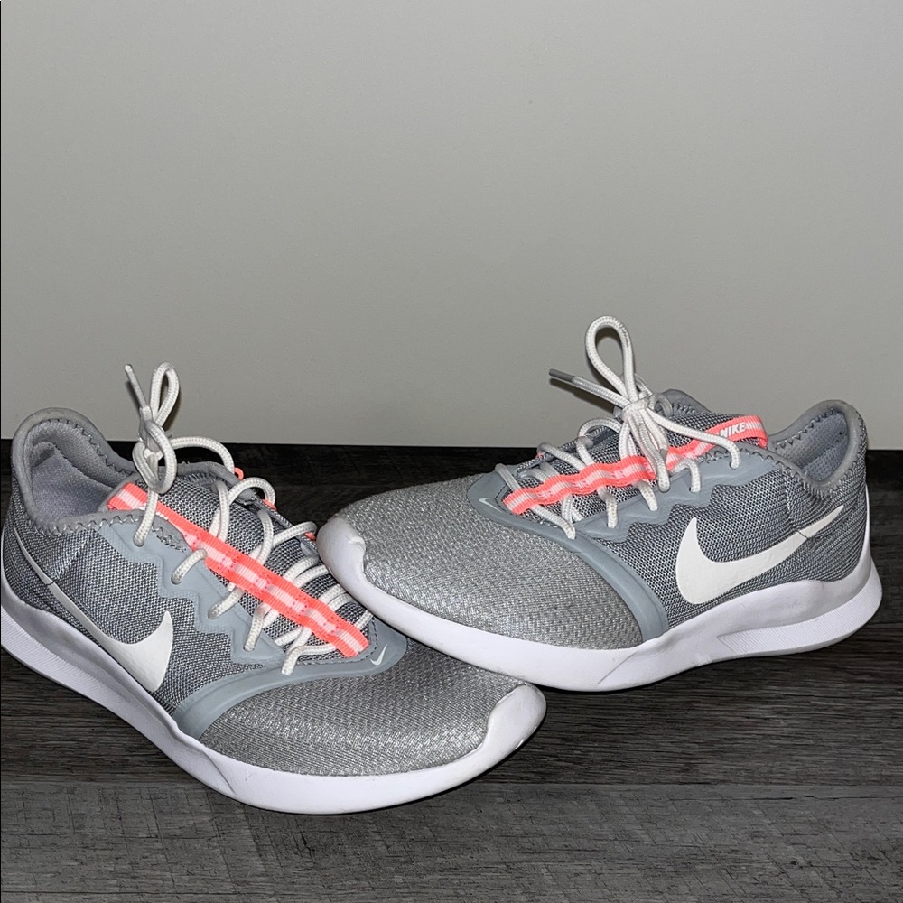 Woman’s Nike size 6.5 gently worn sneakers